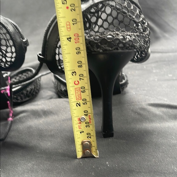 Elegant Black Women's Heels - Picture 2 of 3